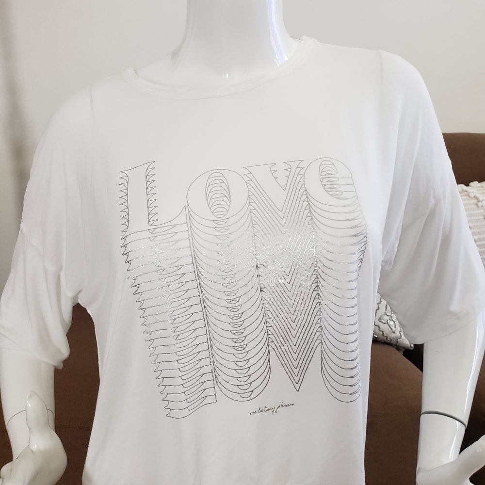 🎀Betsy Johnson🎀 Love T-shirt